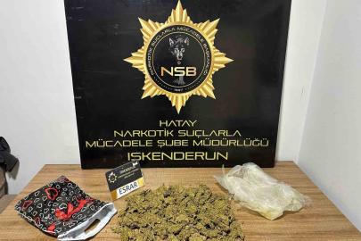 Hafif ticari aracın gizli bölmesinden esrar çıktı