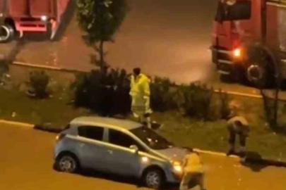 Hatay’da aşırı yağışların etkisiyle, göle dönen yollarda araçlar mahsur kaldı