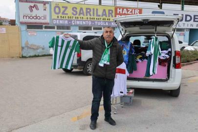 Hayatını formasını sattığı takıma adadı