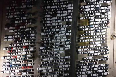 Haydarpaşa Limanı’nda gece mesaisi: 2026 model araçlar limana indirildi