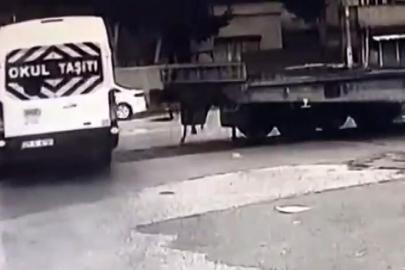 Hemzemin geçitte öğrenci servisine tren çarptı: O anlar kamerada