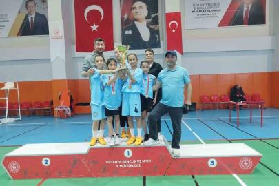 Hisarcık Şehitler Ortaokulu’nun badminton başarısı