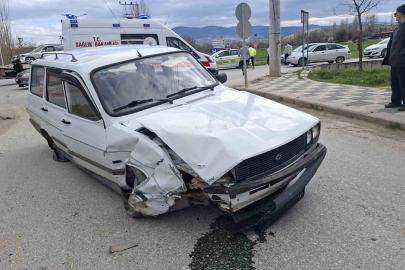 Hisarcık’ta iki otomobil çarpıştı: 2 yaralı