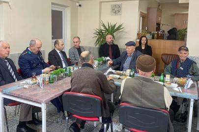 Huzurevi sakinleri bayramda unutulmadı