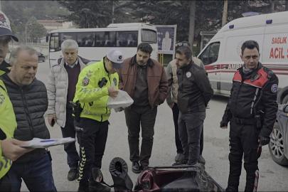 İftar vakti paket yetiştiren kurye kaza yaptı