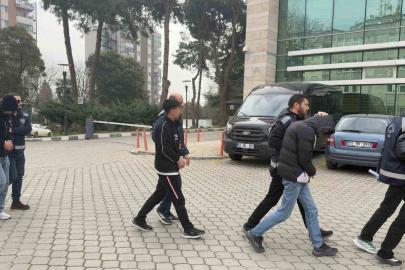 İnternetten araç kiralamak istedi, 500 bin lira dolandırıldı: 5 gözaltı