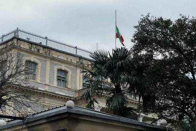 İran Başkonsolosluğu’nda bayrak yarıya indirildi