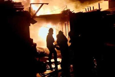 İşçi lojmanları alevlere teslim oldu