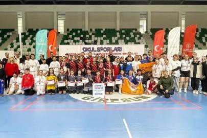 İşitme Engelliler Badminton Türkiye Şampiyonası’nda Eskişehir’den büyük başarı