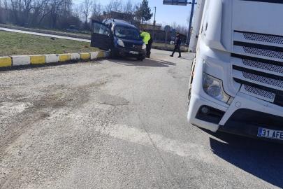Isparta’da tır ile otomobil çarpıştı: 2 yaralı