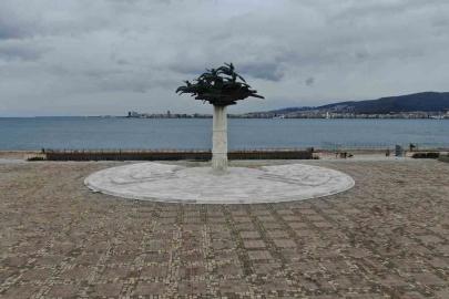 İzmir’de bayram tatili sessizliği Gündoğdu Meydanı’na yansıdı