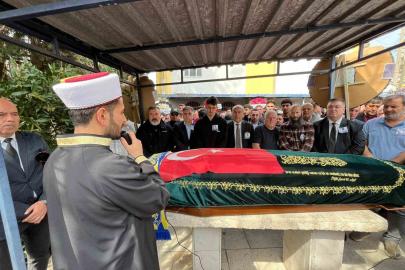 İzmir’de öldürülen taksi şoförü son yolculuğuna uğurlandı