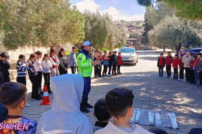 Jandarma ekiplerinden öğrencilere trafik bilinci eğitimi