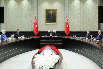 Kabine Toplantısı, Cumhurbaşkanı Recep Tayyip Erdoğan’ın başkanlığında Beştepe’de başladı.