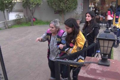Kadıköy’de yangın paniği: Yaşlı kadın dumandan etkilendi