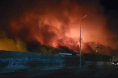 Kadirli OSB’de tavuk fabrikasında çıkan yangın sabaha karşı söndürüldü