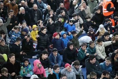 Kağıthane’de ‘Gençlik Uyanıyor Duada Buluşuyor’ projesi ile camiye gelen çocuklara ödül dağıtıldı