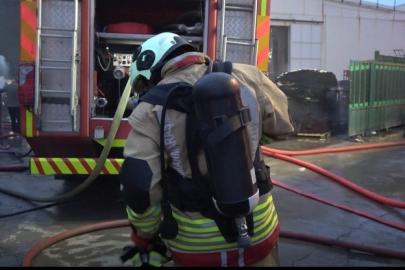 Kahramanmaraş’ta yangına müdahale eden itfaiye eri darbedildi