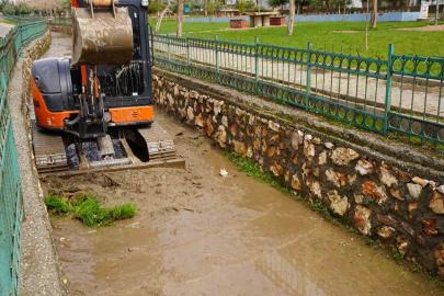 Kahta Belediyesi’nden yaz öncesi dere temizliği