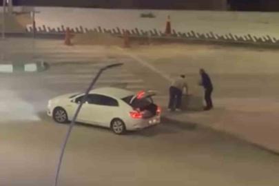 Kaldırım taşı çalan 2 zanlı yakalandı