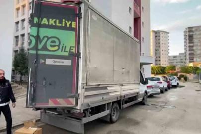 Kamyonetten 4 milyon 500 bin kaçak makaron çıktı