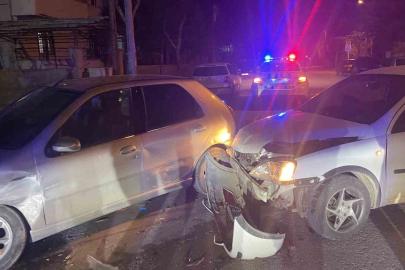 Karaman’da iki otomobilin çarpışması kameraya yansıdı: 1 yaralı