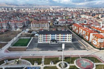 Karatay’da 8 okula FIFA standardında yeni halı saha