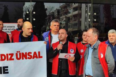 Karşıyaka’da 7 aydır maaş alamayan işçiler belediye kapısında