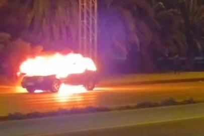 Kartal’da seyir halindeki araç alev alev yandı