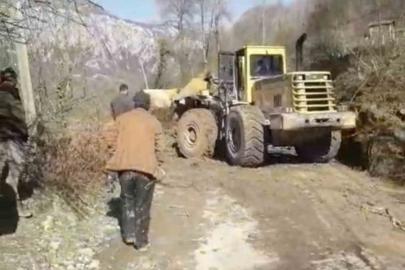 Kastamonu’da heyelanın kapattığı köy yolu ulaşıma açıldı