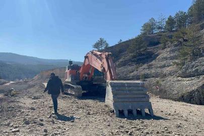 Kastamonu’da iş makinesinin 700 litre yakıtı ve elektronik parçalarını çaldılar