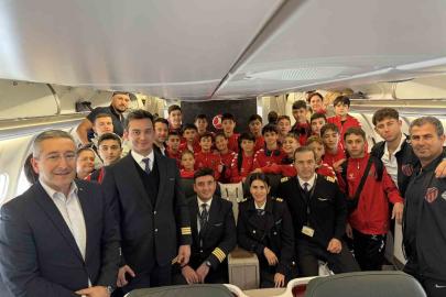 Katar’da mahsur kalan sporcular Türkiye’ye geldi