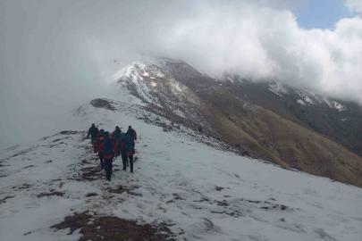Kayıp amatör dağcı sığındığı bağ evinde sağ bulundu