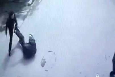 Kaza sonrası bıçaklı kavga kamerada