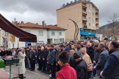 Kazada hayatını kaybeden nişanlı çift yan yana toprağa verildi