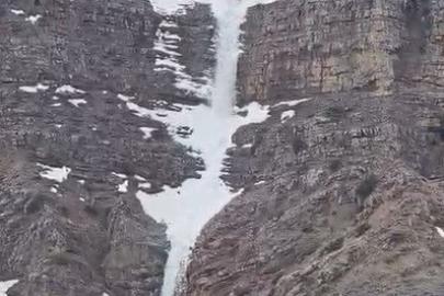 Kemaliye’de "kar şelalesi" görüntülendi