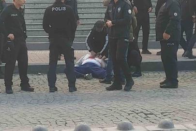 Kendisine istismarda bulunduğunu iddia ettiği şahsı adliye önünde kalbinden bıçakladı