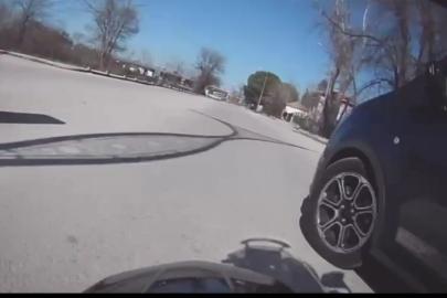 Keşan’da motosiklet hafif ticari araca çarptı: 2 kişi yaralandı