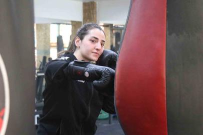 Kilo vermek için taktığı eldivenlerle 7 Türkiye, 1 Avrupa şampiyonu oldu