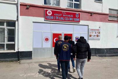 Kırşehir’de hapis cezasıyla aranan 2 kişi yakalandı