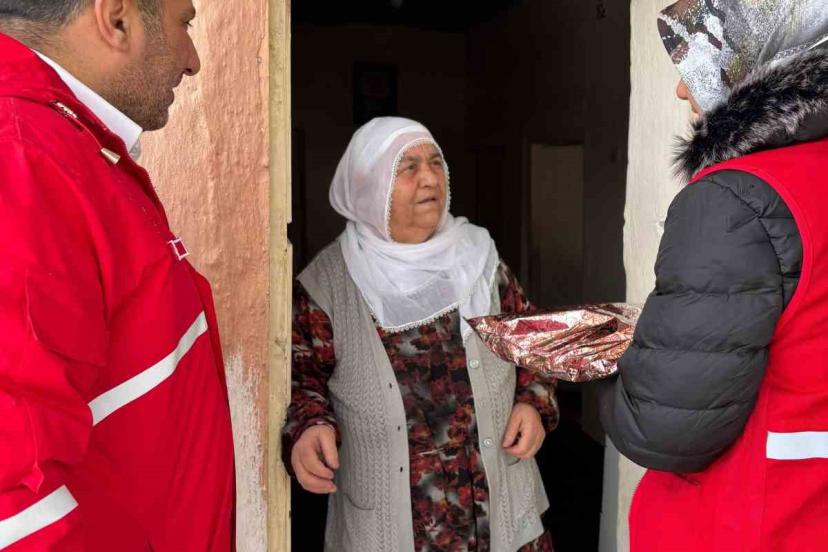 Kızılay Muradiye Şubesi’nden 8 Mart ziyareti