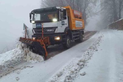 Kocaeli’nin yüksek kesimleri bayram sabahı beyaza büründü