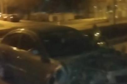 Kontrolden çıkan otomobil ağaca çarparak durabildi