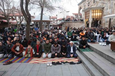 Konya’da Bayram Namazında camiler doldu