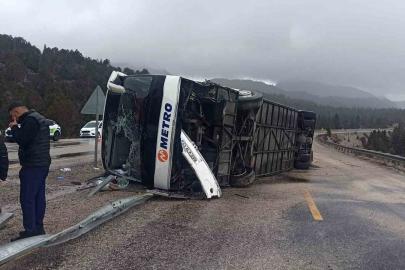 Konya’da yolcu otobüsü devrildi: 15 yaralı
