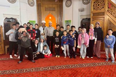 Köyceğiz’de çocuklar son teravihte bayram harçlıklarını aldı