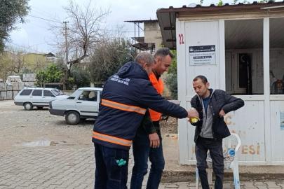 Kozan’da temizlik işçilerinden anlamlı bayramlaşma
