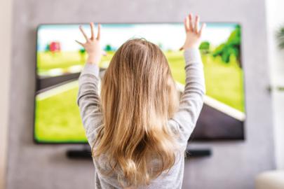 Küçük çocuklara ekran günde 2 saat bile tehlikeli