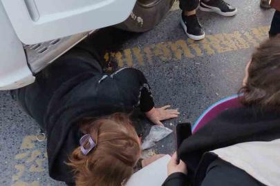 Küçükçekmece’de tırın çarptığı kadın yaralandı: Kaza anı kamerada