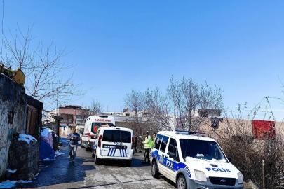 Kurtalan’da camiden çıktıktan sonra otomobilin çarptığı yaşlı adam yaralandı